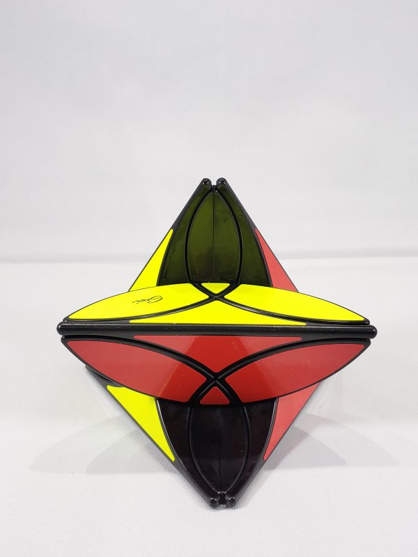 red and yellow side of QiYi clover Pyraminx